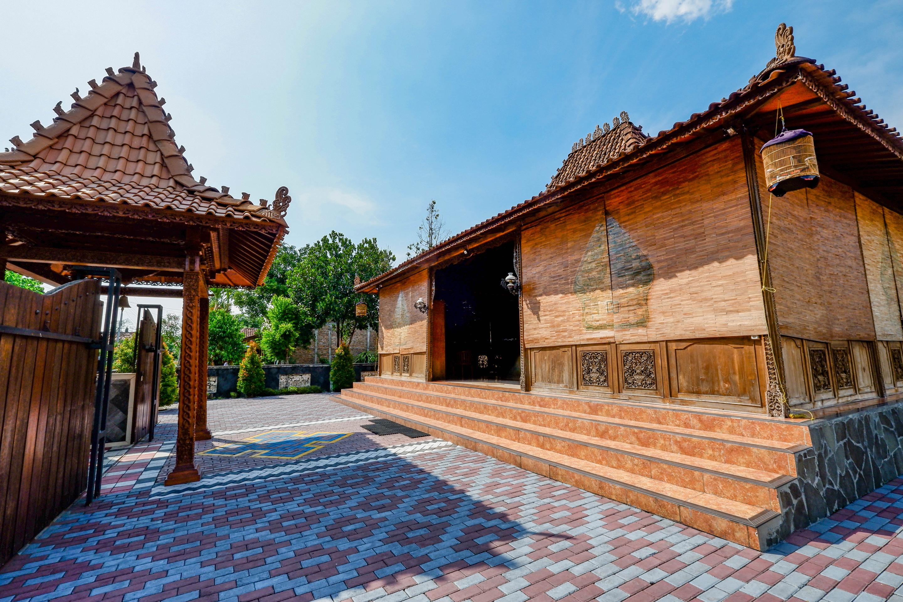 Oyo 2327 Pagsis Village Klaten Exterior photo