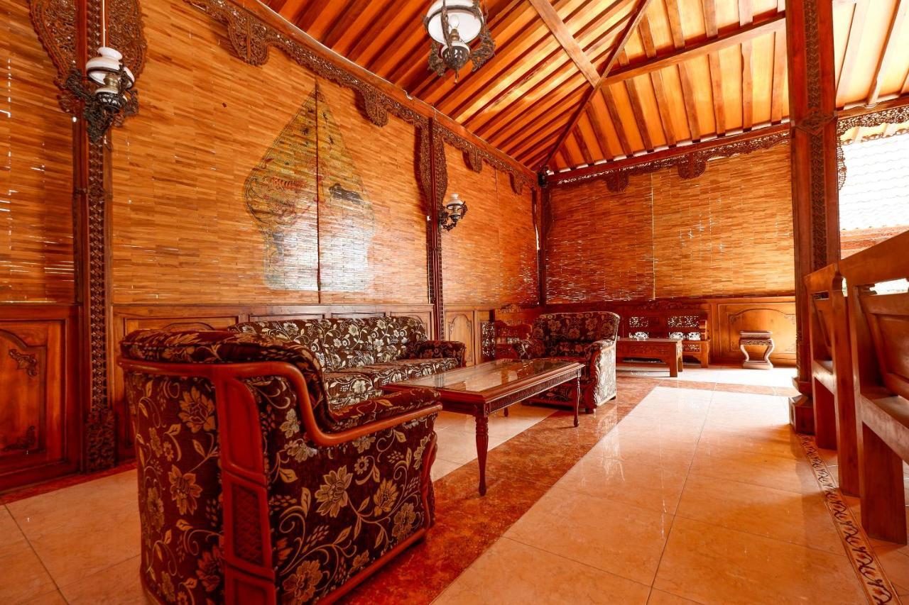 Oyo 2327 Pagsis Village Klaten Exterior photo